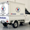 งานอัปเดตสติ๊กเกอร์โลโก้บนรถตู้ทึบ Suzuki Carry ที่เน้นการมองเห็นจากด้านข้างและประตูท้าย สติ๊กเกอร์ไดคัทเปลี่ยนโลโก้ Valvoline บนตู้ทึบและบานประตูท้ายรถกระบะ Suzuki Carry มุมมองเฉียงด้านท้าย